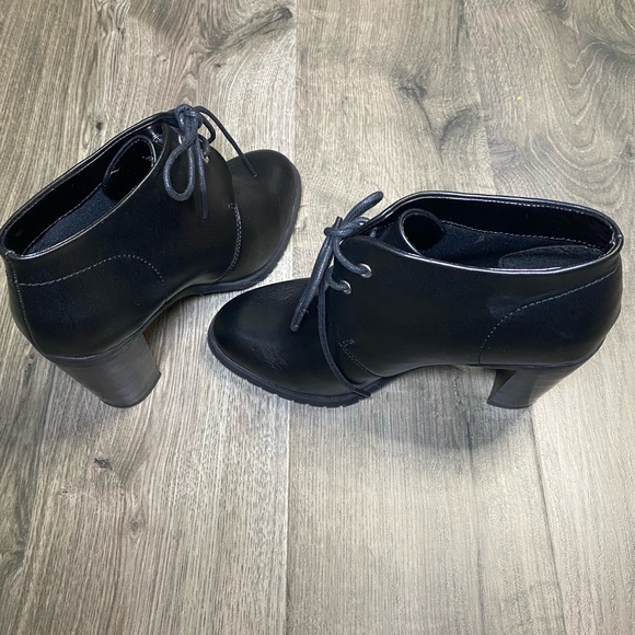 Expression ankle booties - Picture 3 of 6